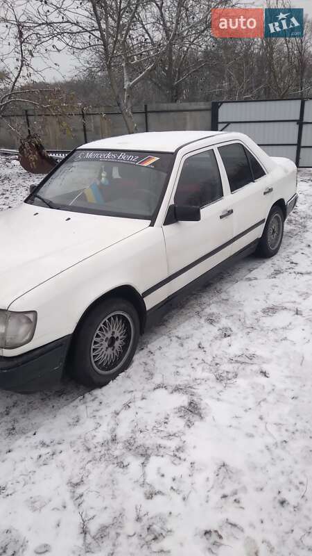 Седан Mercedes-Benz E-Class 1986 в Кропивницькому