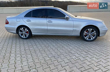 Седан Mercedes-Benz E-Class 2002 в Черновцах