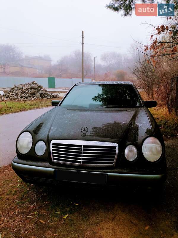Седан Mercedes-Benz E-Class 1998 в Полтаве