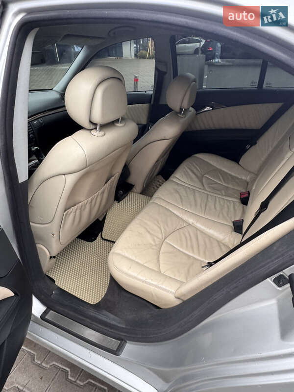 Седан Mercedes-Benz E-Class 2003 в Ровно