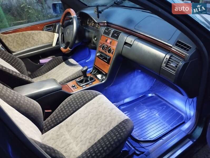 Седан Mercedes-Benz E-Class 1996 в Болграде
