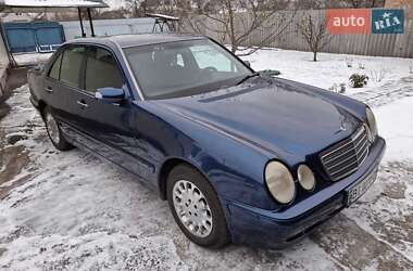 Седан Mercedes-Benz E-Class 2000 в Пирятині