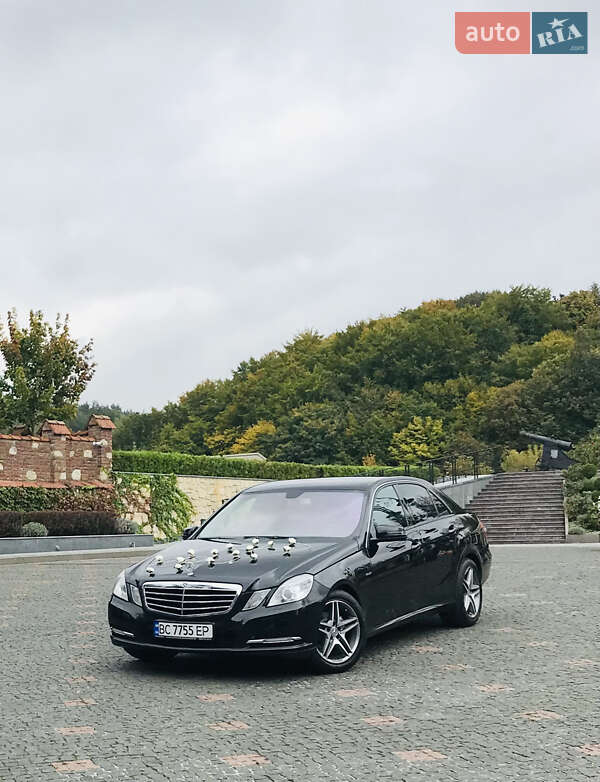 Седан Mercedes-Benz E-Class 2012 в Львове