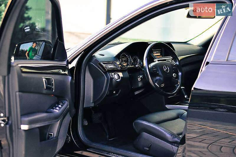 Седан Mercedes-Benz E-Class 2012 в Львове