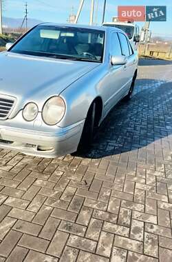 Седан Mercedes-Benz E-Class 2000 в Тячеві