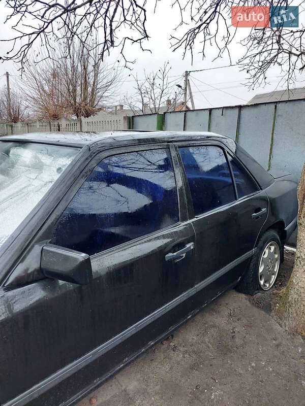 Mercedes-Benz E-Class 1988