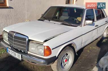 Седан Mercedes-Benz E-Class 1979 в Дубно