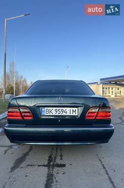 Седан Mercedes-Benz E-Class 2001 в Костополе