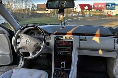 Седан Mercedes-Benz E-Class 2001 в Костополе