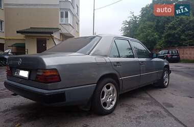 Седан Mercedes-Benz E-Class 1989 в Львові