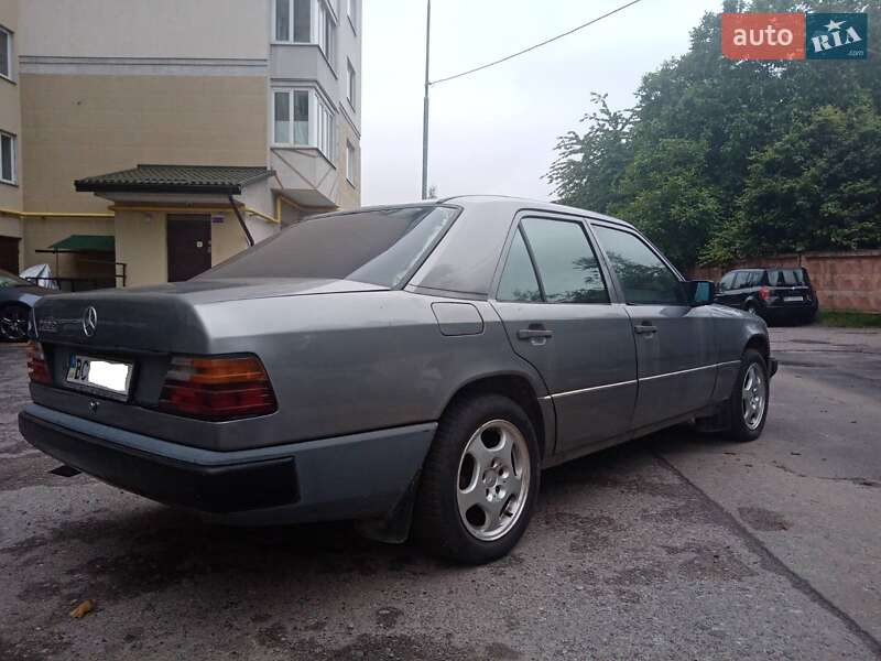 Седан Mercedes-Benz E-Class 1989 в 