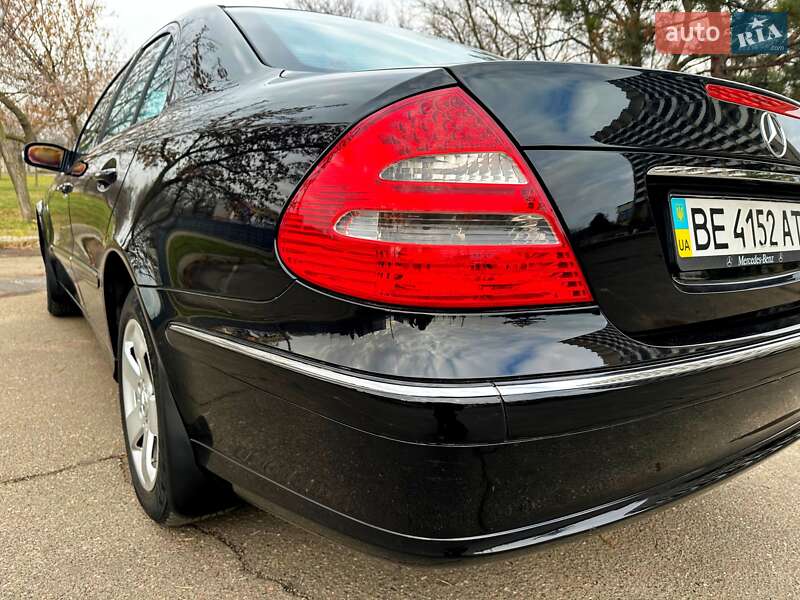 Седан Mercedes-Benz E-Class 2005 в Николаеве