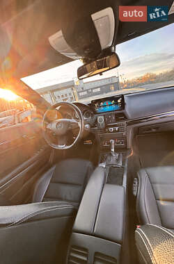 Купе Mercedes-Benz E-Class 2011 в 