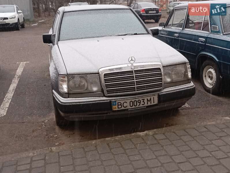 Седан Mercedes-Benz E-Class 1989 в Львове
