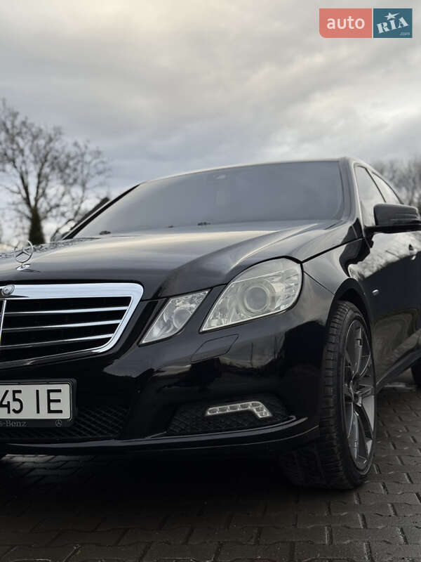 Седан Mercedes-Benz E-Class 2009 в Иршаве