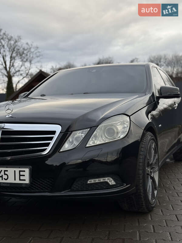 Седан Mercedes-Benz E-Class 2009 в Иршаве