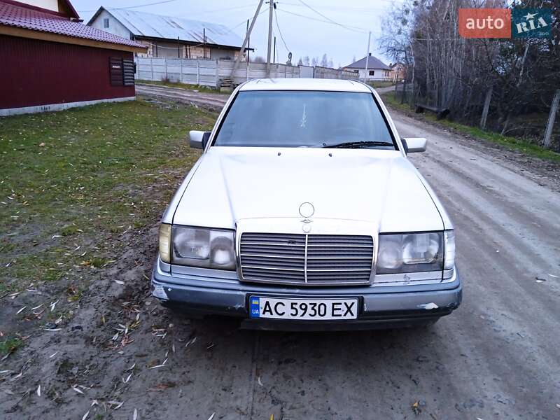 Седан Mercedes-Benz E-Class 1990 в Камне-Каширском