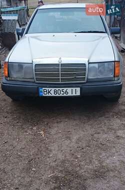 Седан Mercedes-Benz E-Class 1990 в Вараші