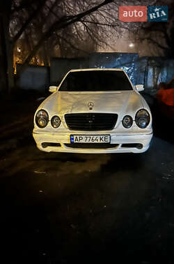 Седан Mercedes-Benz E-Class 2001 в Києві