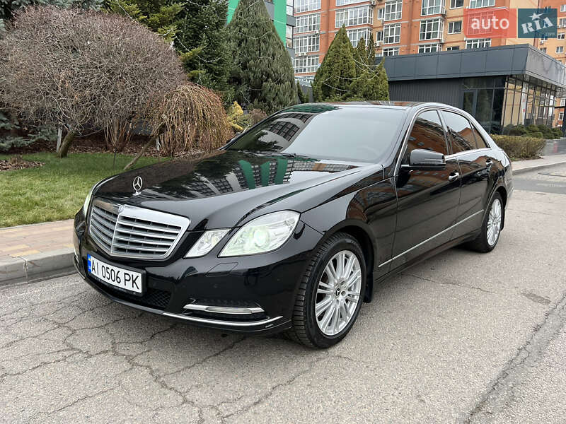 Седан Mercedes-Benz E-Class 2011 в Днепре