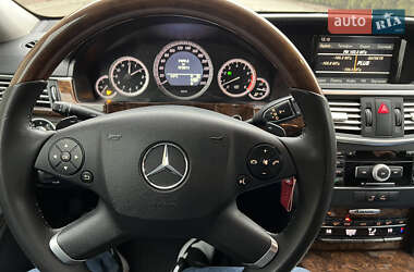 Седан Mercedes-Benz E-Class 2011 в Днепре