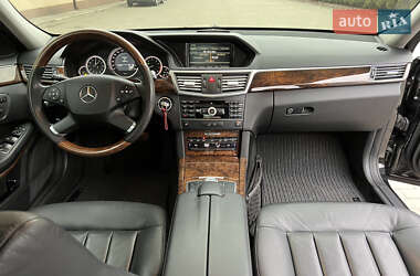 Седан Mercedes-Benz E-Class 2011 в Днепре