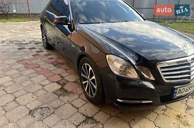 Седан Mercedes-Benz E-Class 2010 в Великому Березному