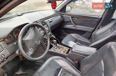 Седан Mercedes-Benz E-Class 2000 в Вижниці