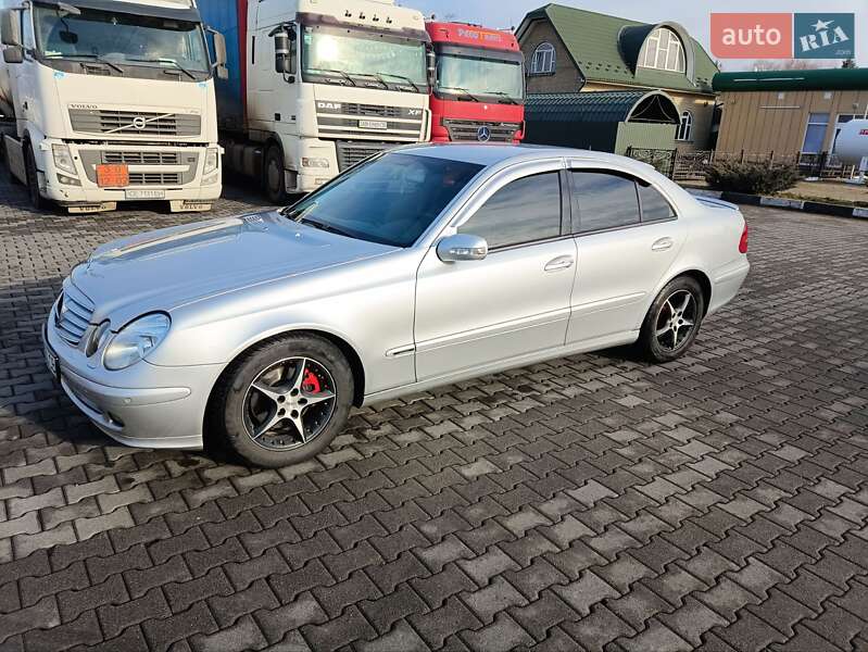 Седан Mercedes-Benz E-Class 2003 в Чернівцях