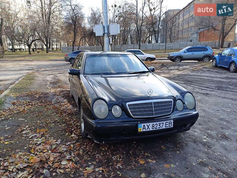 Седан Mercedes-Benz E-Class 2001 в Харькове