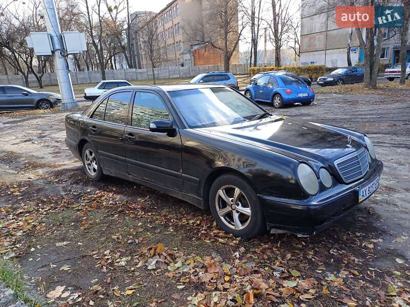 Седан Mercedes-Benz E-Class 2001 в Харькове