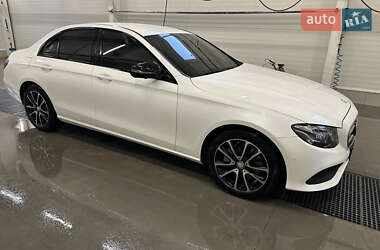 Седан Mercedes-Benz E-Class 2016 в Києві