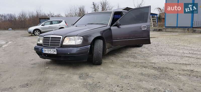 Седан Mercedes-Benz E-Class 1994 в Харькове