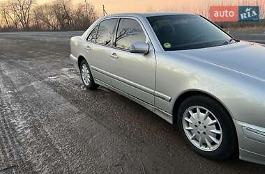 Седан Mercedes-Benz E-Class 2000 в Тернополі