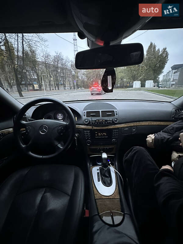 Седан Mercedes-Benz E-Class 2004 в Дніпрі