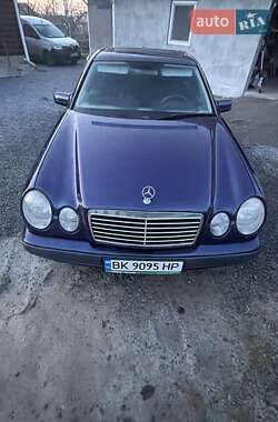 Седан Mercedes-Benz E-Class 1998 в Ровно