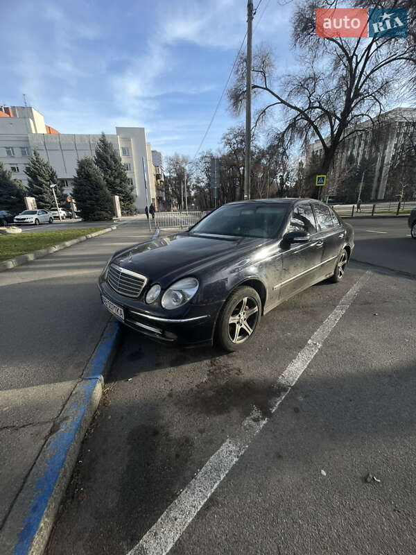 Седан Mercedes-Benz E-Class 2003 в Днепре
