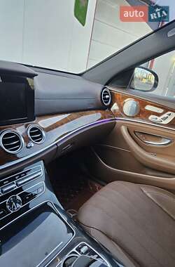 Седан Mercedes-Benz E-Class 2017 в 