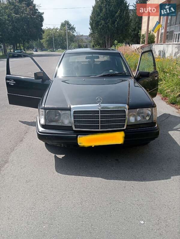 Седан Mercedes-Benz E-Class 1988 в Львове