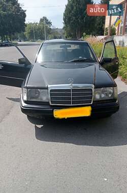 Седан Mercedes-Benz E-Class 1988 в Львове