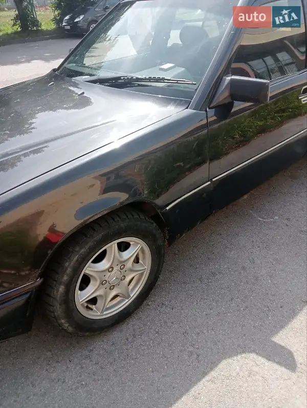 Седан Mercedes-Benz E-Class 1988 в 