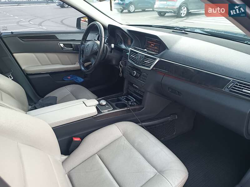 Седан Mercedes-Benz E-Class 2009 в Киеве