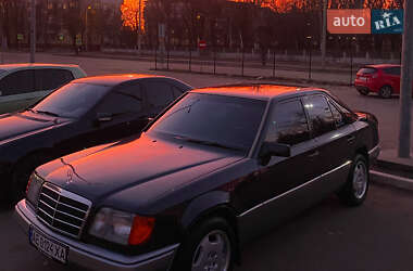 Седан Mercedes-Benz E-Class 1993 в Дніпрі