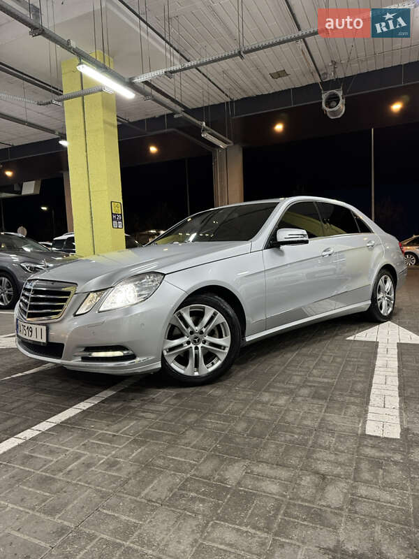 Седан Mercedes-Benz E-Class 2012 в Києві