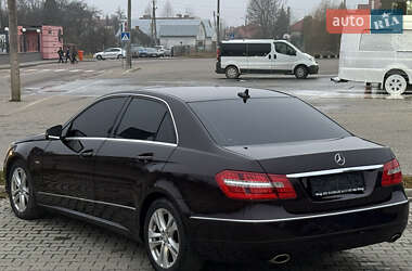 Седан Mercedes-Benz E-Class 2010 в Львові