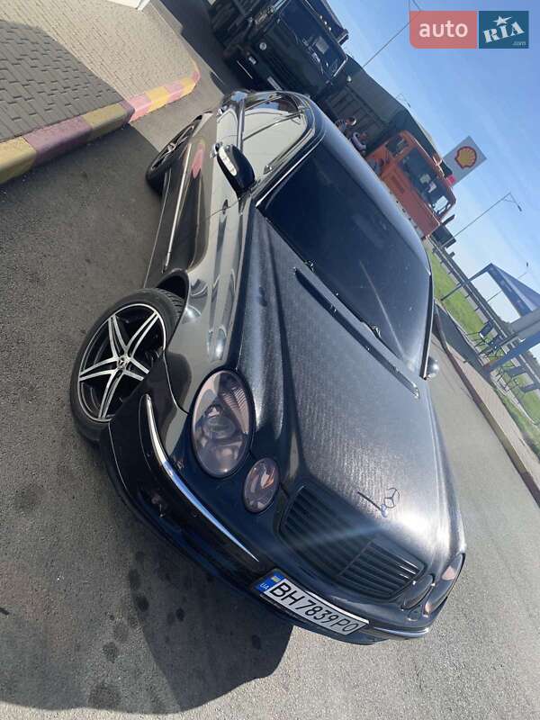 Седан Mercedes-Benz E-Class 2003 в  фото Седан Mercedes-Benz E-Class 2003 в