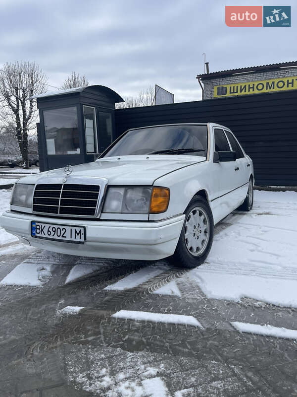 Седан Mercedes-Benz E-Class 1988 в Бережанах