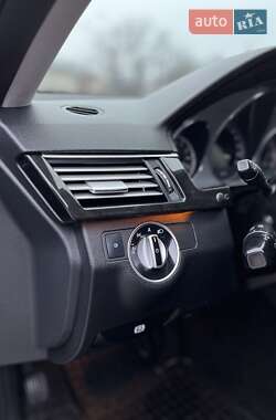 Седан Mercedes-Benz E-Class 2011 в 