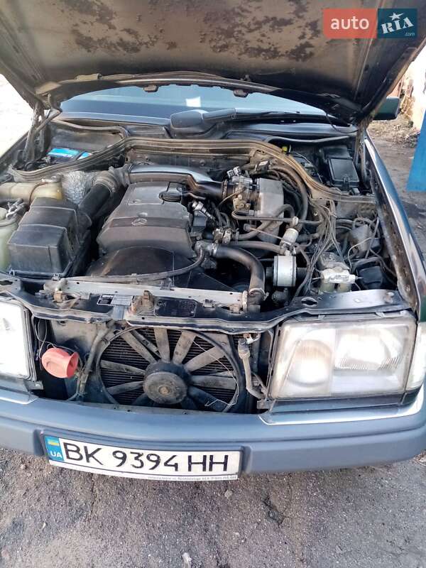 Седан Mercedes-Benz E-Class 1995 в Ровно