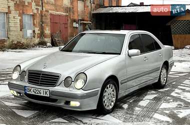 Седан Mercedes-Benz E-Class 2000 в Кореці